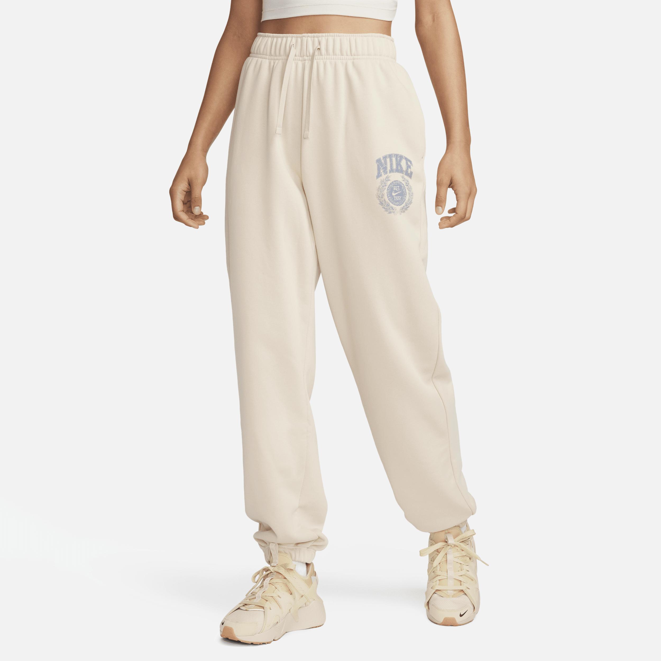 Women's Nike Sportswear Club Fleece Oversized Mid-Rise Sweatpants Product Image