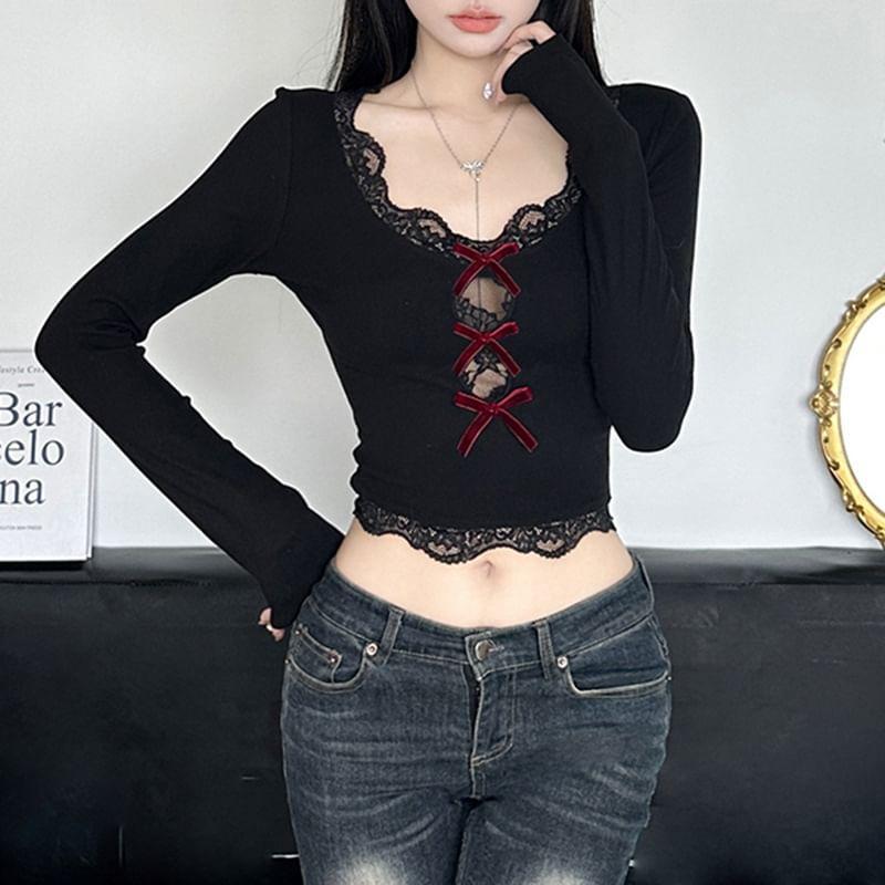 Long-Sleeve V-Neck Lace Trim Crop Knit Top Product Image