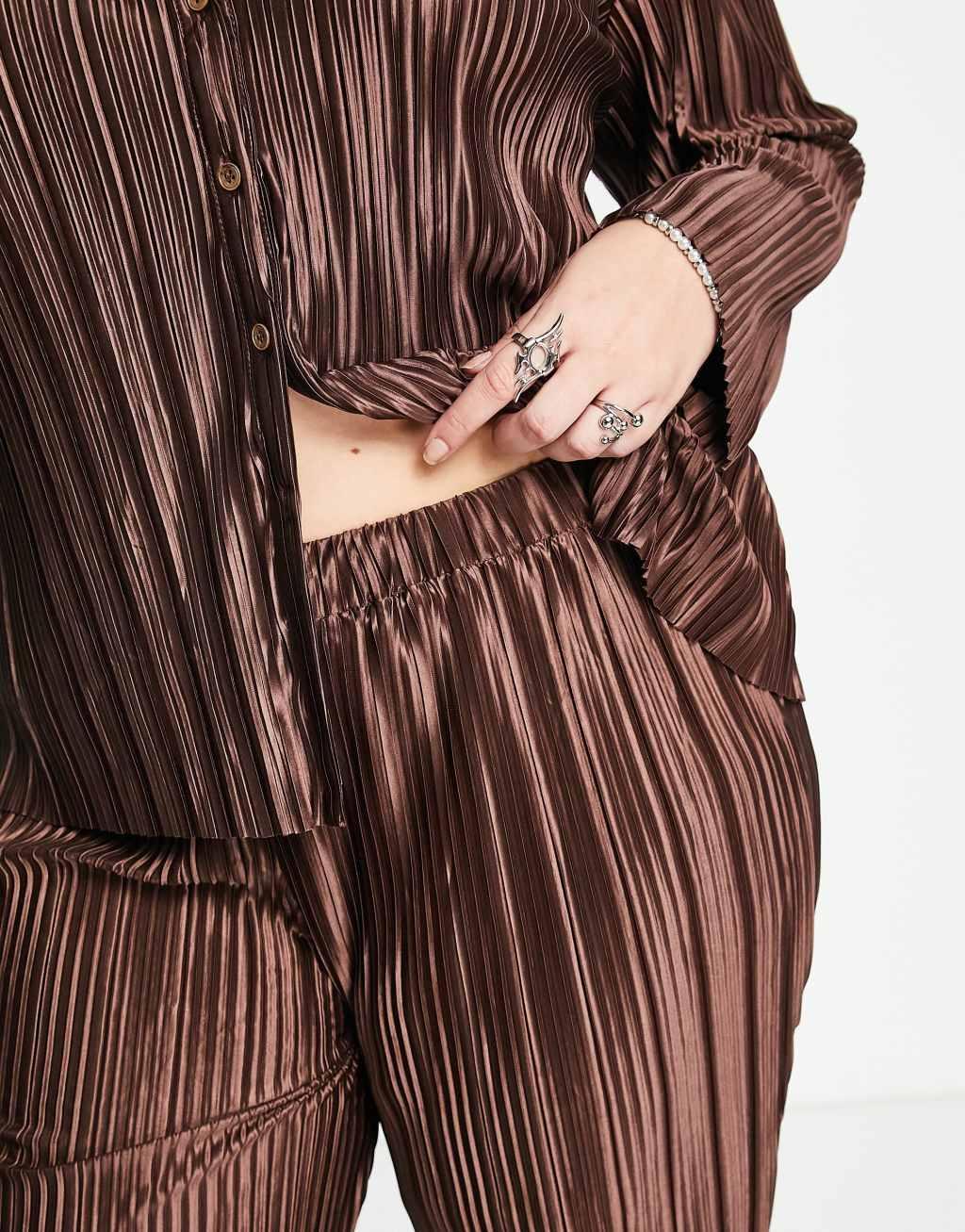 Urban Threads Plus plisse straight leg pants in chocolate brown Product Image