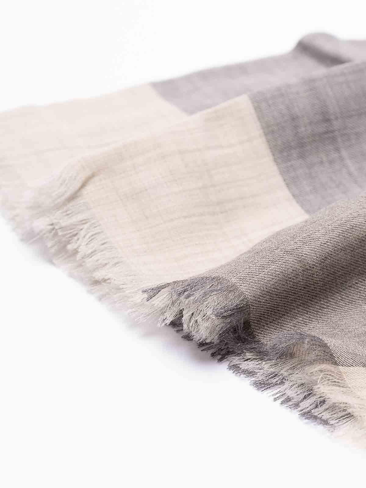 Scarf In Gray Product Image