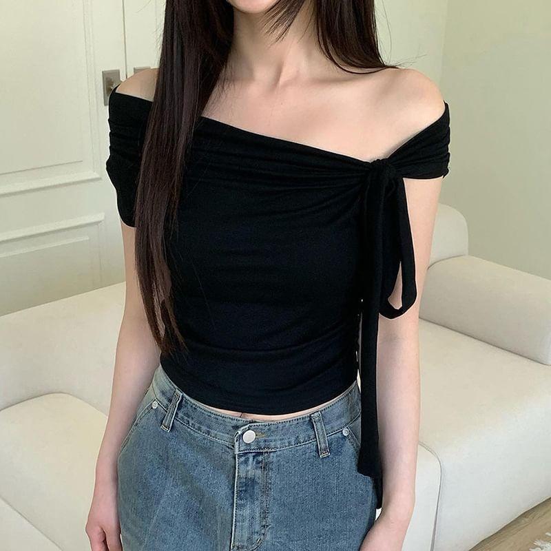 Short Sleeve / Long Sleeve Off-Shoulder Knotted Slim-Fit Crop Top Product Image