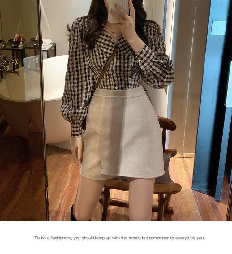 Long-Sleeve Collared V-Neck Plaid Cropped Blouse Product Image