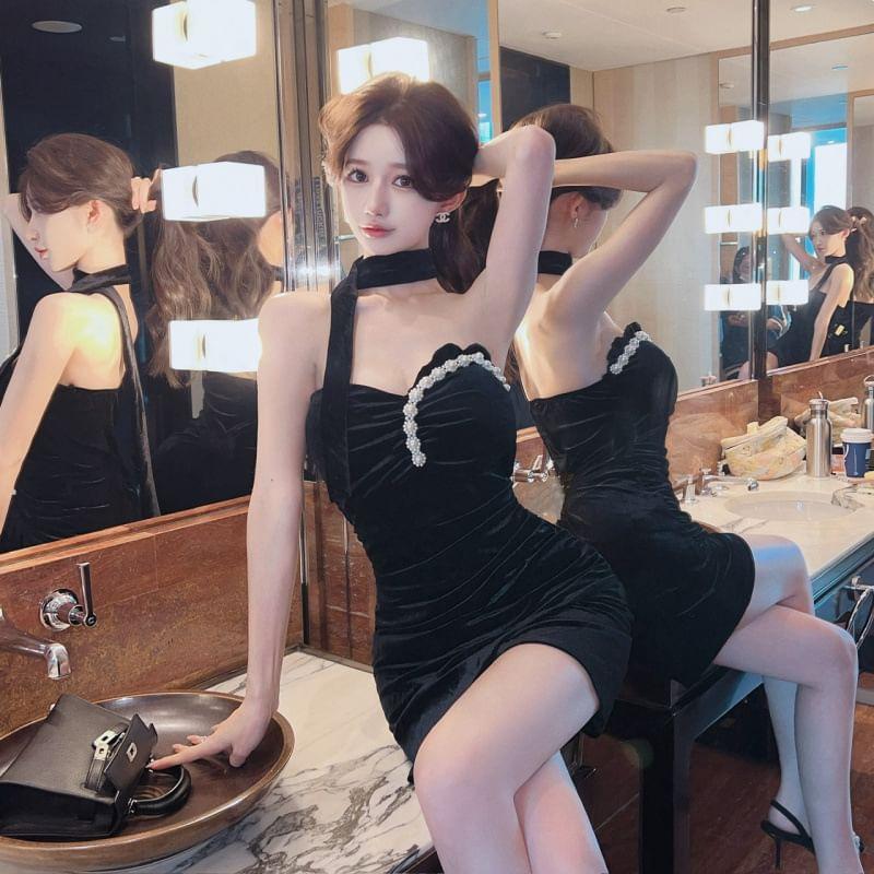 Set: Faux Pearl Velvet Mini Bodycon Tube Dress + Scarf Product Image