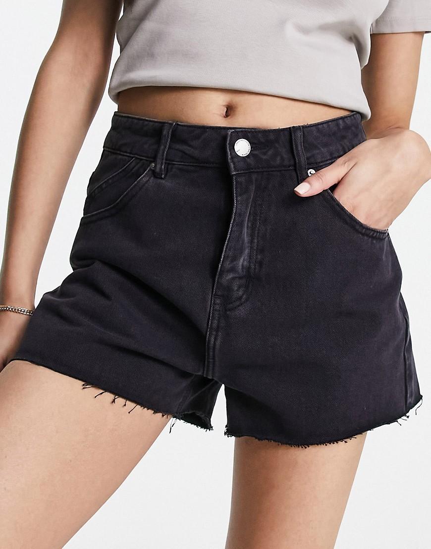 Urban Revivo high rise denim shorts with raw hem Product Image