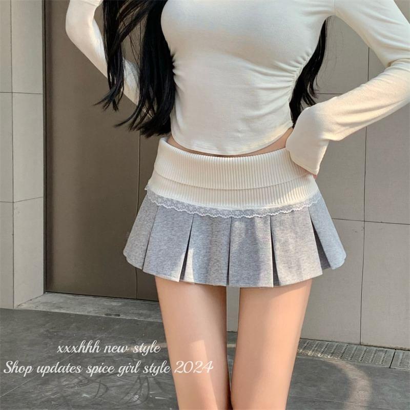 Low Waist Color-Block Paneled Lace-Trim Mini Pleated Skirt Product Image