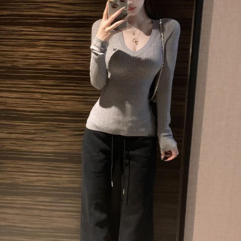 Long-Sleeve V-Neck Butterfly Embroidered Cable Knit Slim Fit Top Product Image