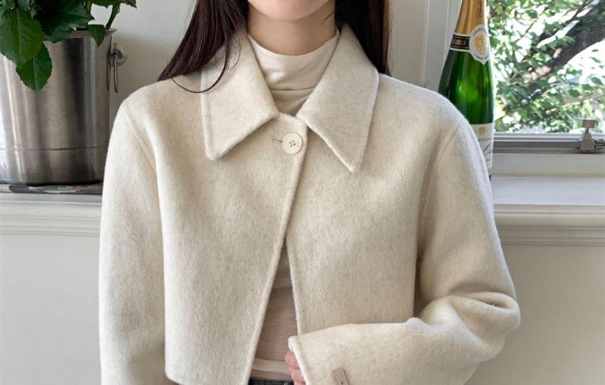 Lapel Collar Plain Single Breasted Cropped Coat Product Image