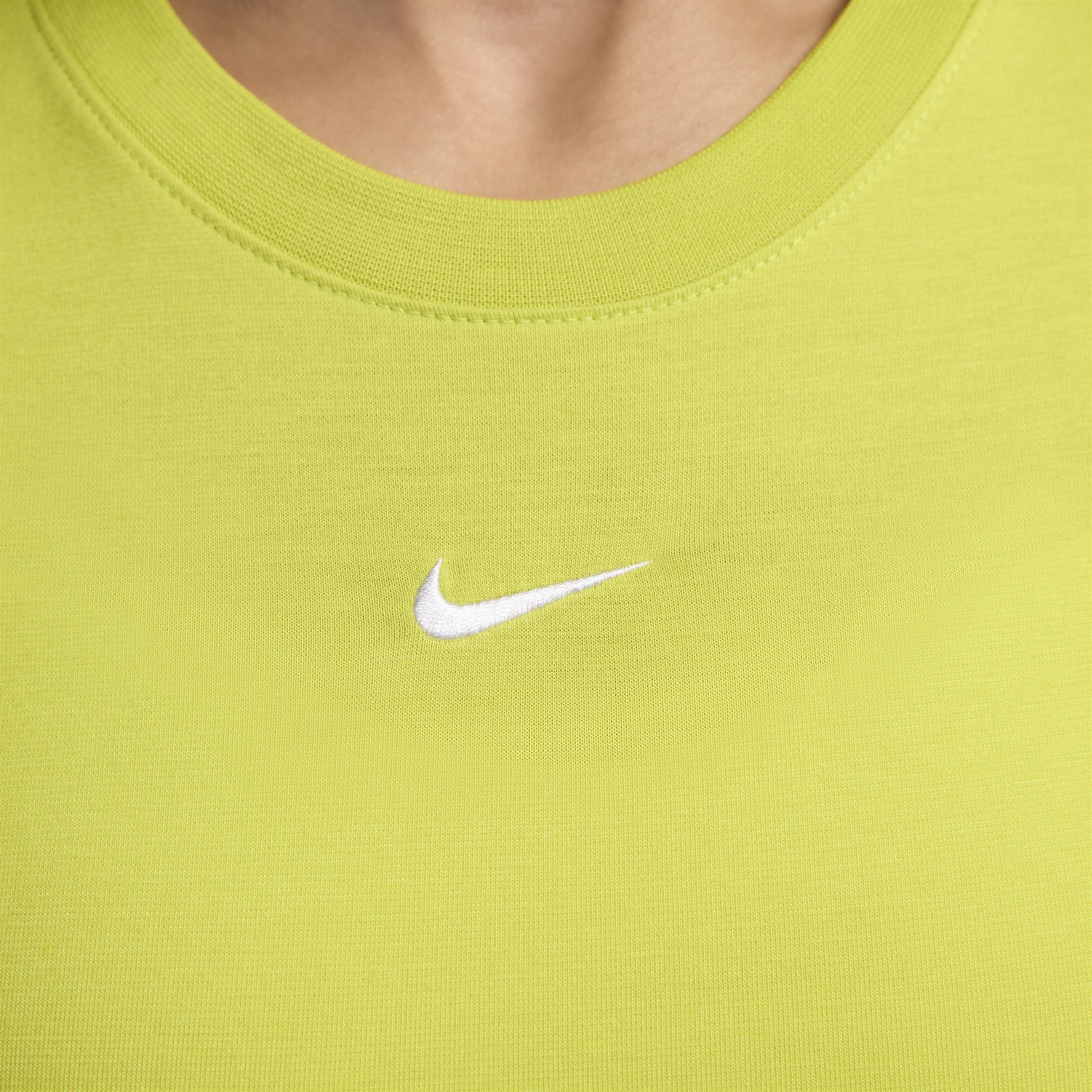 Women's Nike Sportswear Essential Slim Cropped T-Shirt Product Image