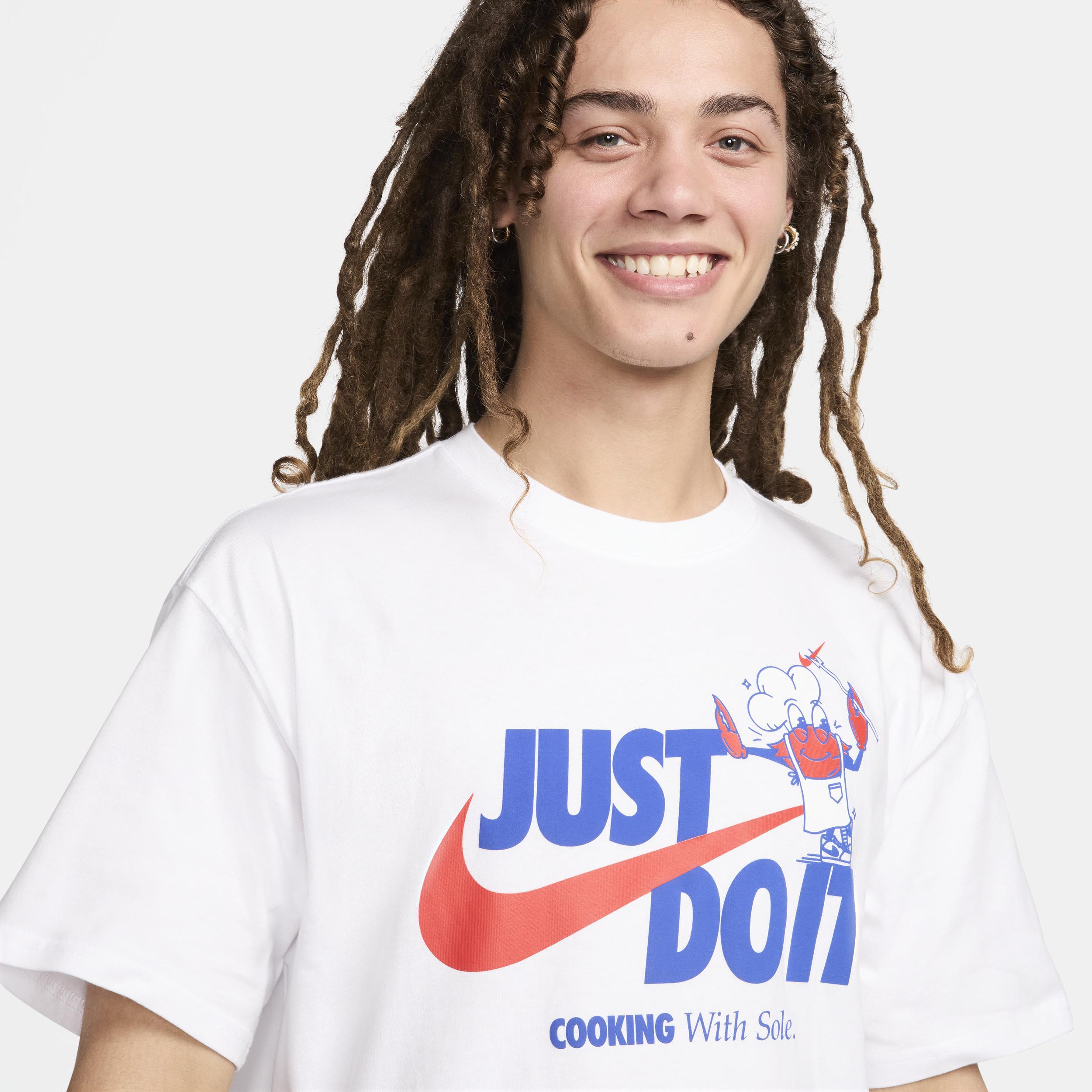 Nike Sportswear Men's Max90 T-Shirt Product Image