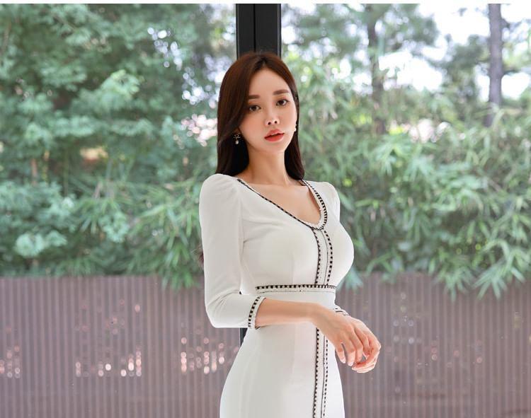 3/4-Sleeve V-Neck Contrast Trim Slit Bodycon Dress Product Image