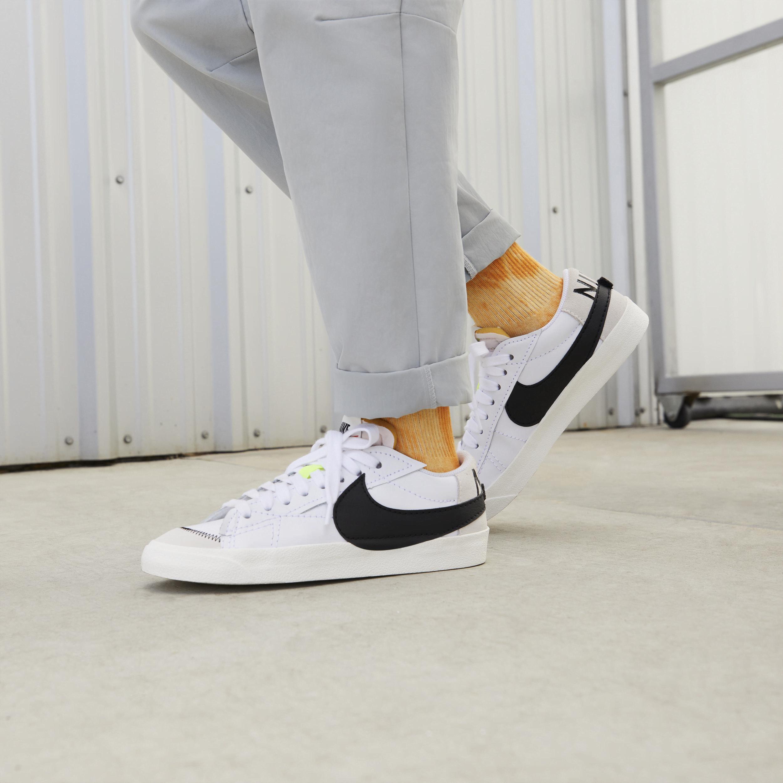 Nike Men's Blazer Low '77 Jumbo Shoes Product Image