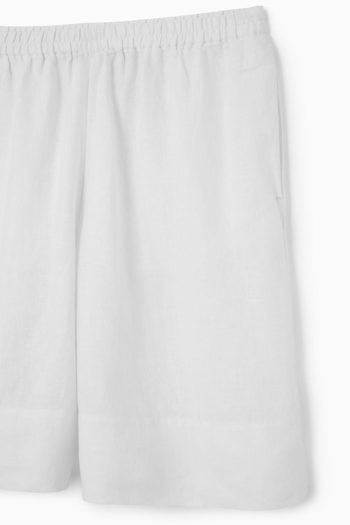 ELASTICATED LINEN SHORTS Product Image