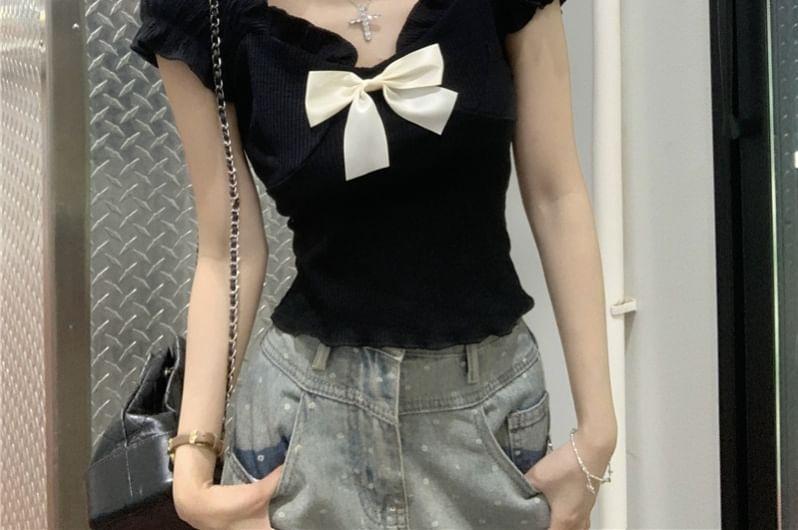 Cap-Sleeve V-Neck Bow Accent Frill Trim Slim Fit Crop T-Shirt Product Image