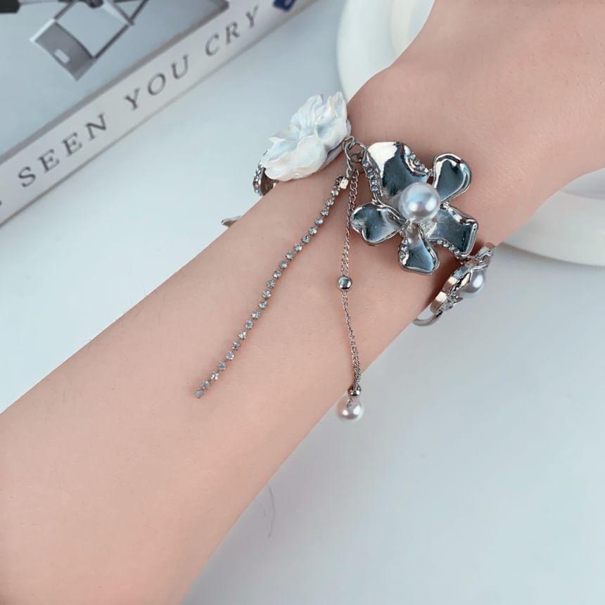 Floral Faux Pearl Resin Alloy Bracelet Product Image