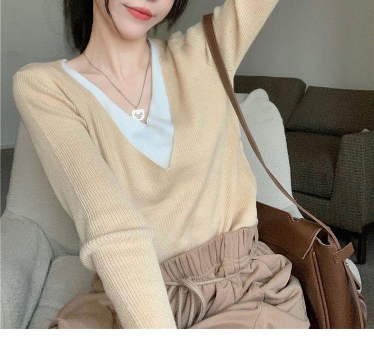 Long Sleeve V-Neck Two Tone Sweater Product Image