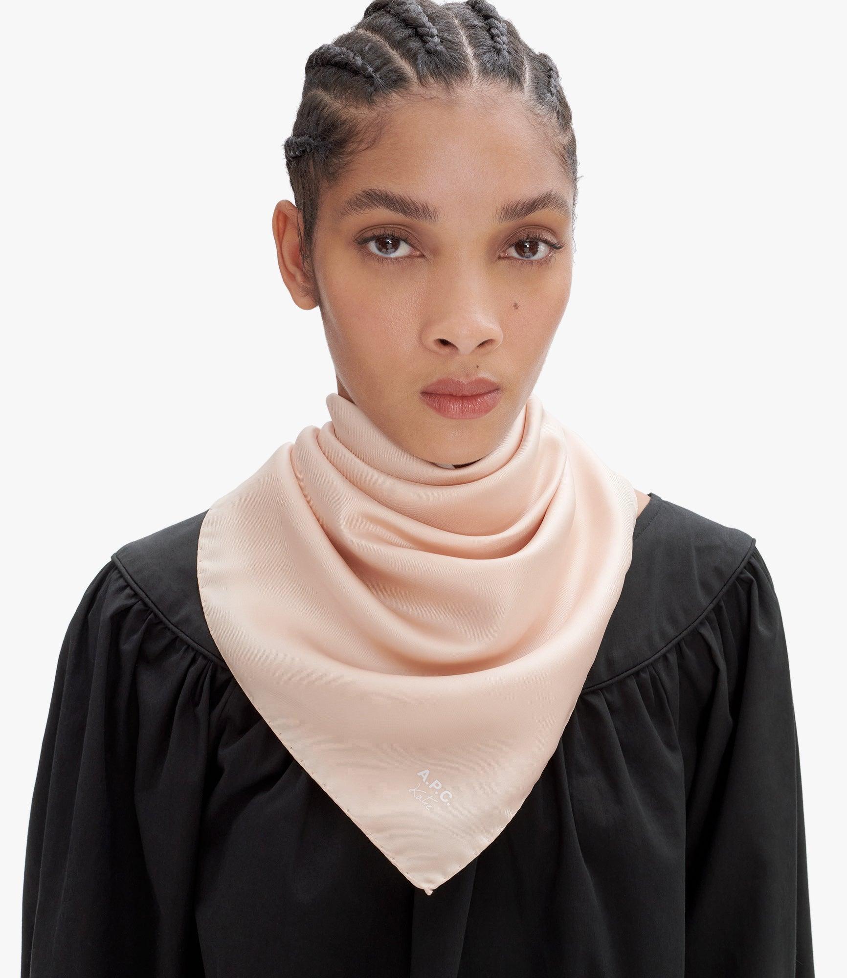 Katie Holmes scarf Male Product Image