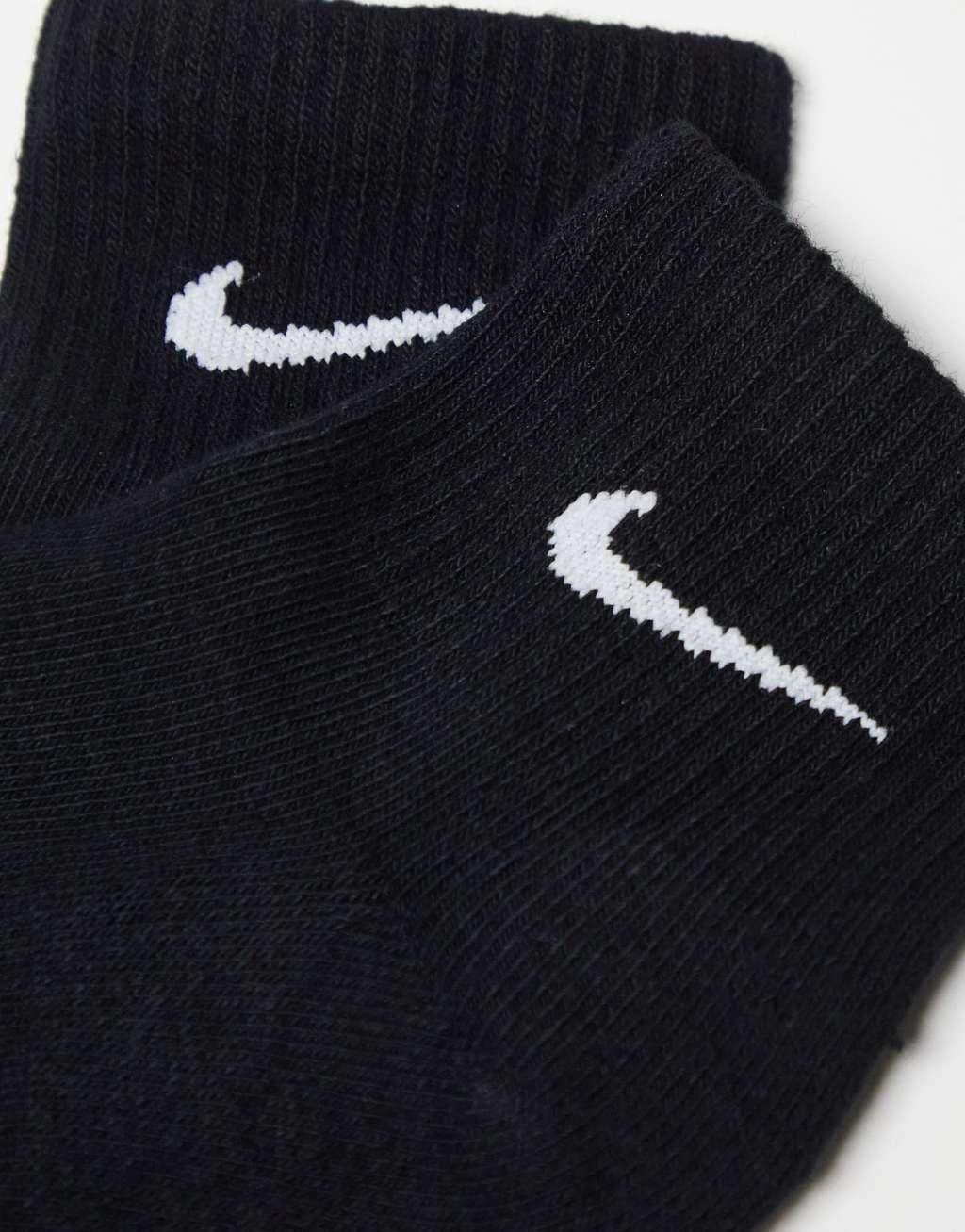 Nike Training Everyday Plus Cushioned 6 pack ankle socks in black Product Image