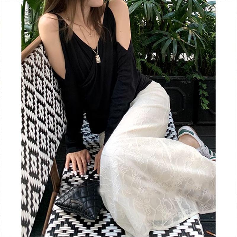 Cold-Shoulder Long-Sleeve Plain Top Product Image