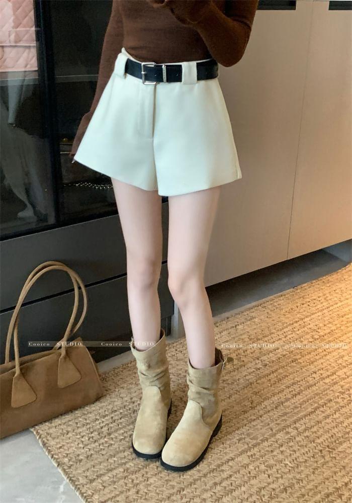 High-Waist Wool Shorts With Belt Product Image