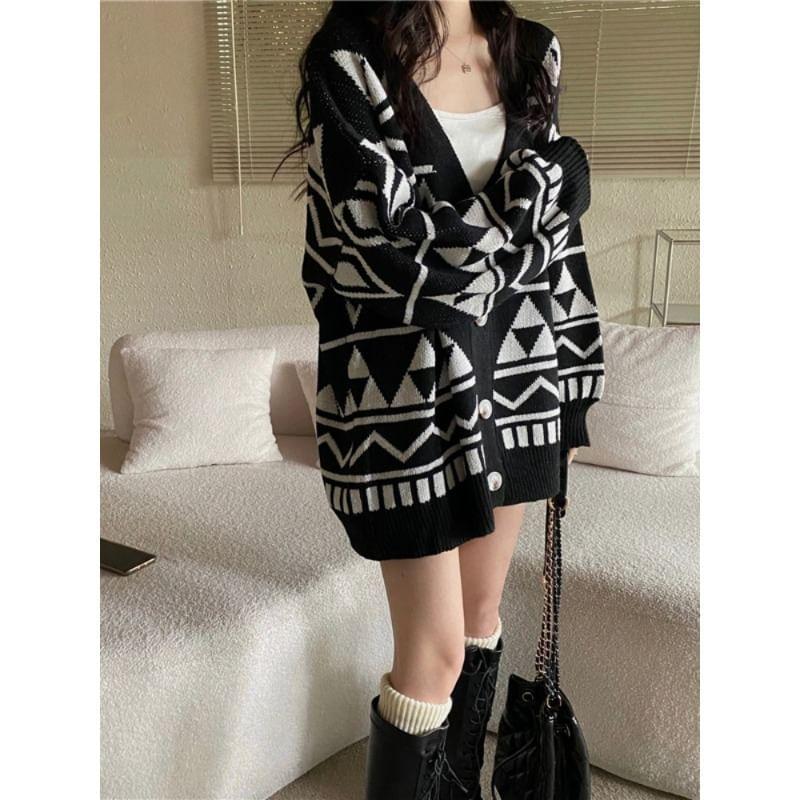 V-Neck Geometric Patterned Cardigan Product Image