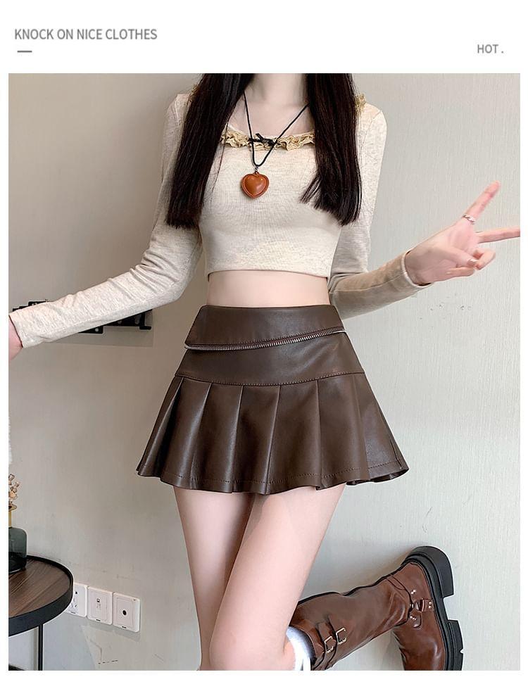 High Rise Plain Pleated Zipped Faux Leather Mini A-Line Skirt Product Image