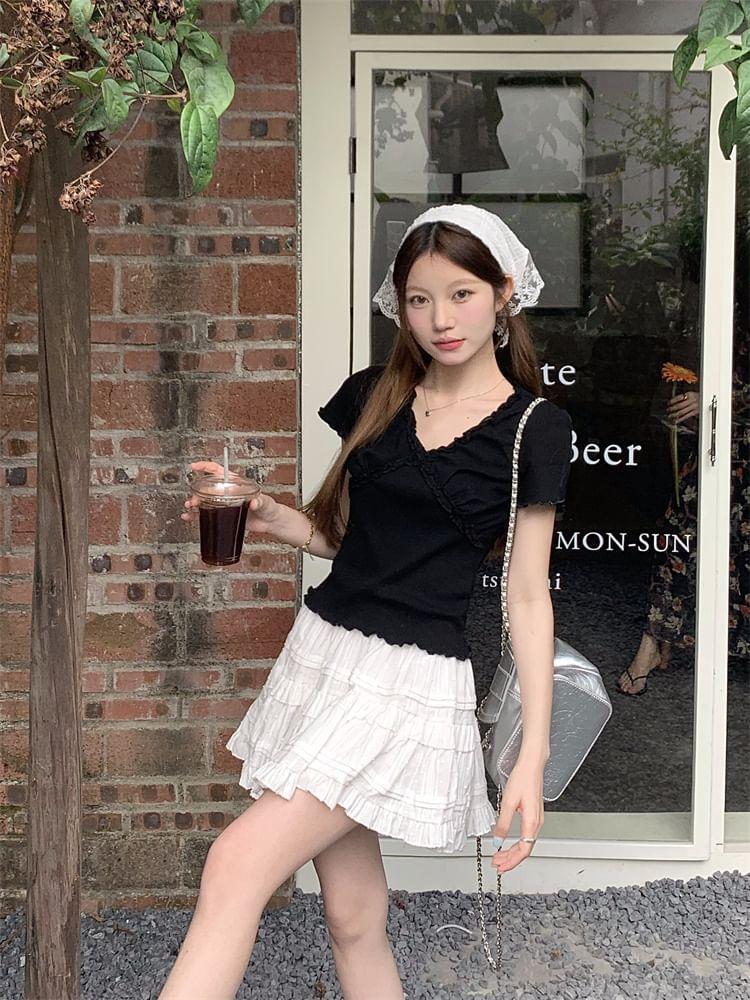 Short-Sleeve V-Neck Plain Lace Trim T-Shirt / Mid Waist Plain Ruffle Trim Mini A-Line Skirt Product Image