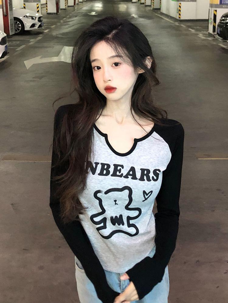 Long-Sleeve Notch Neck Bear Print Raglan Asymmetrical Crop Tee Product Image