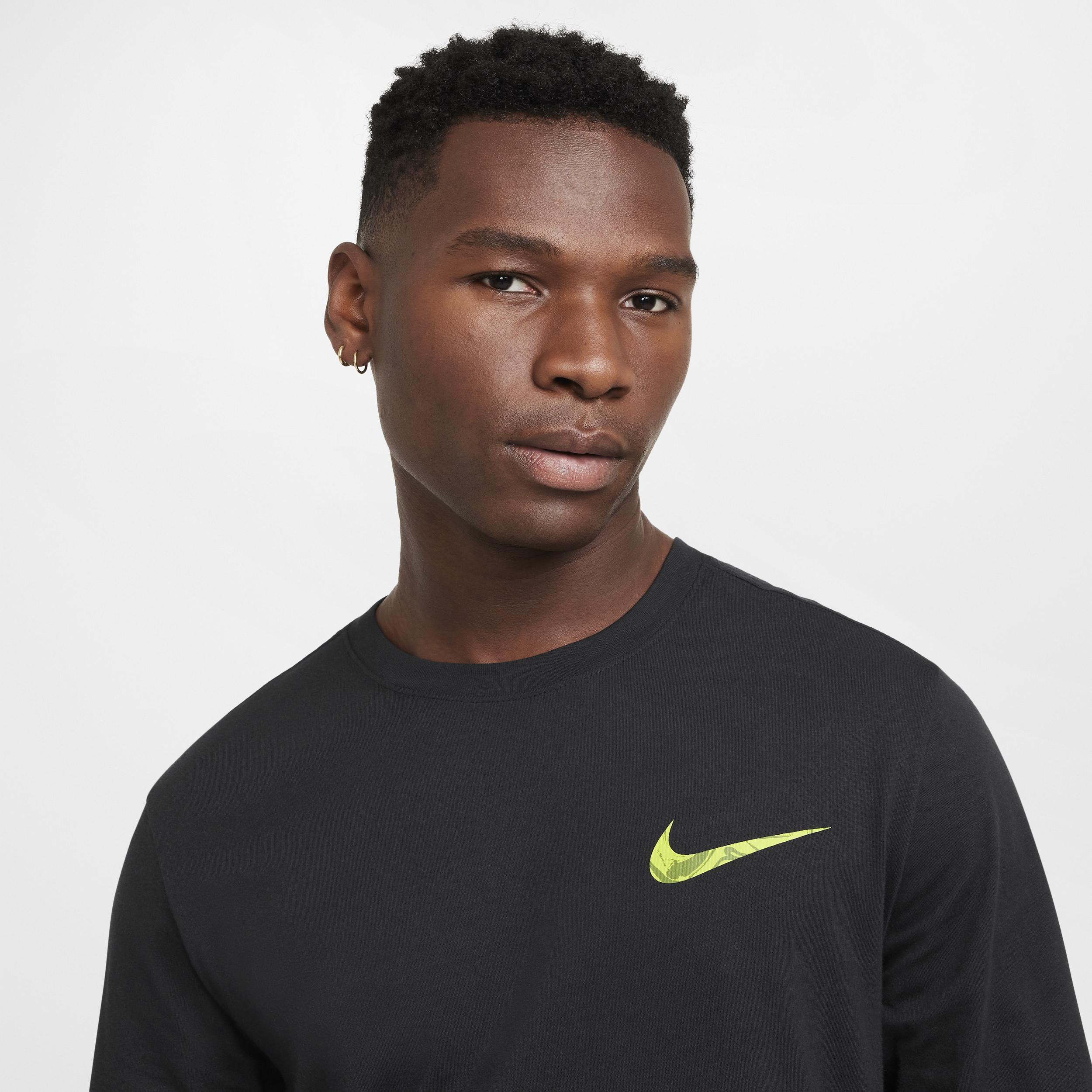 Men's Nike Sportswear Club Long-Sleeve T-Shirt Product Image