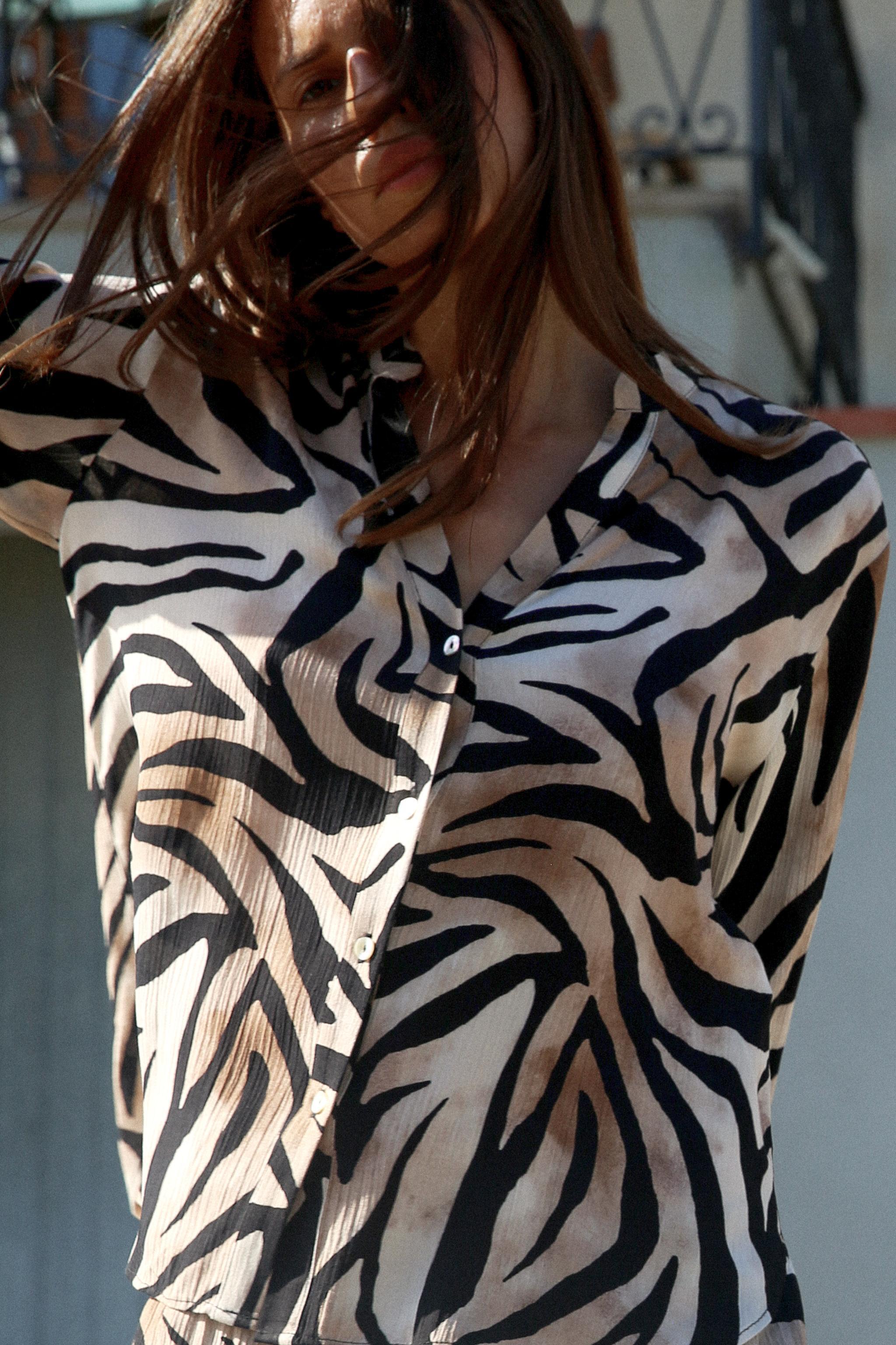 FLOWY ANIMAL PRINT SHIRT Product Image