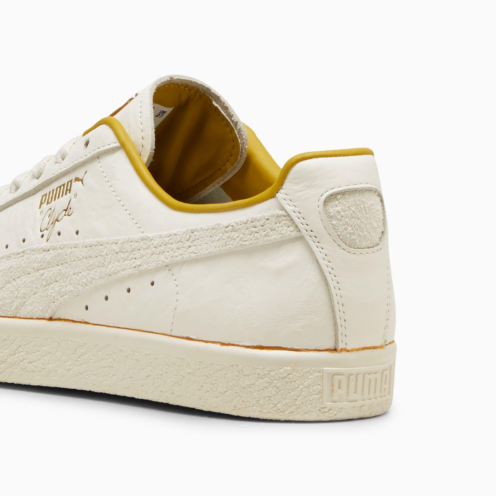 PUMA x The NeverWorn IV Clyde Men's Sneakers Product Image