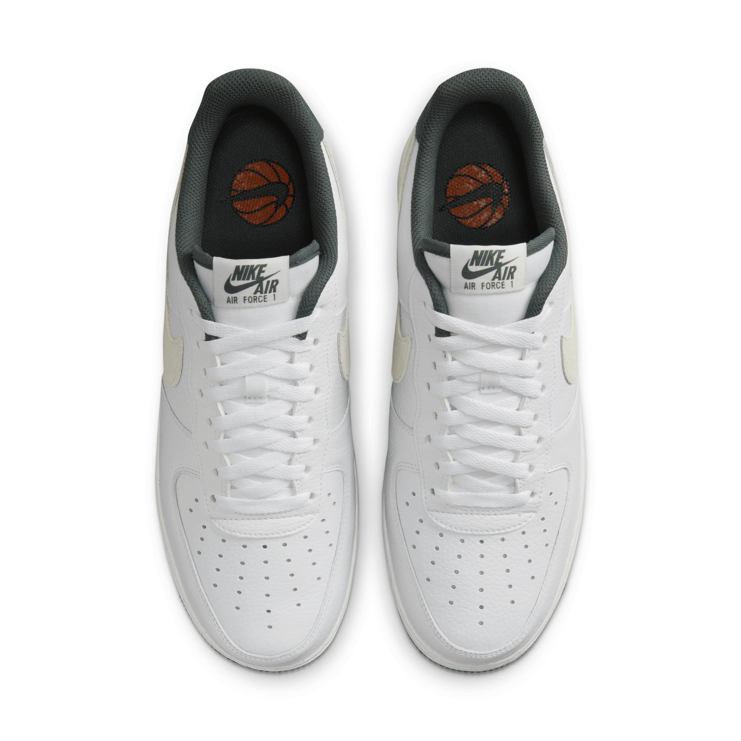 Nike Men's Air Force 1 '07 LV8 Shoes Product Image