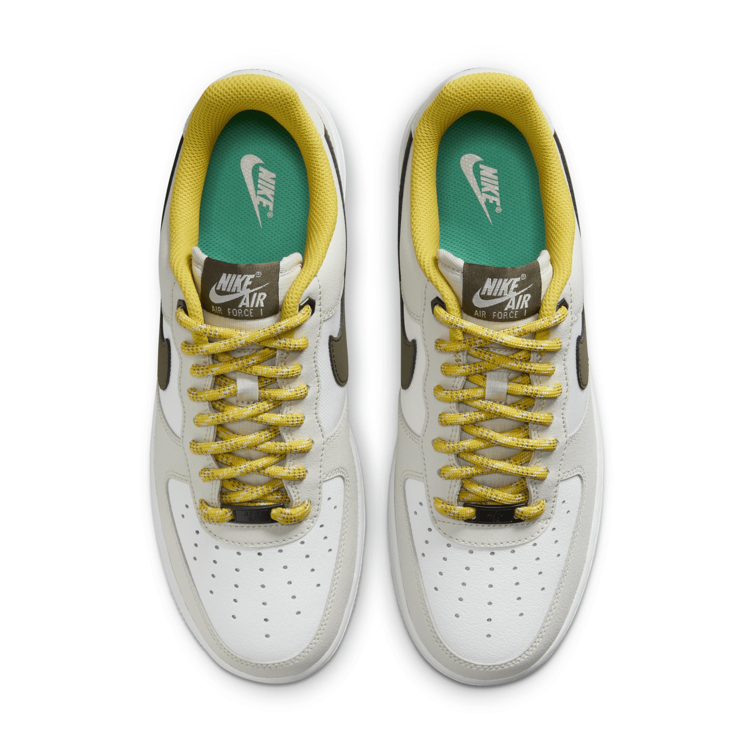 Nike Men's Air Force 1 '07 Premium Shoes Product Image