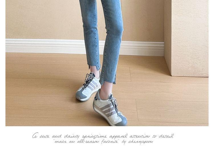 Maternity Long-Sleeve V-Neck Pocketed T-Shirt / Washed Slim Fit Jeans Product Image