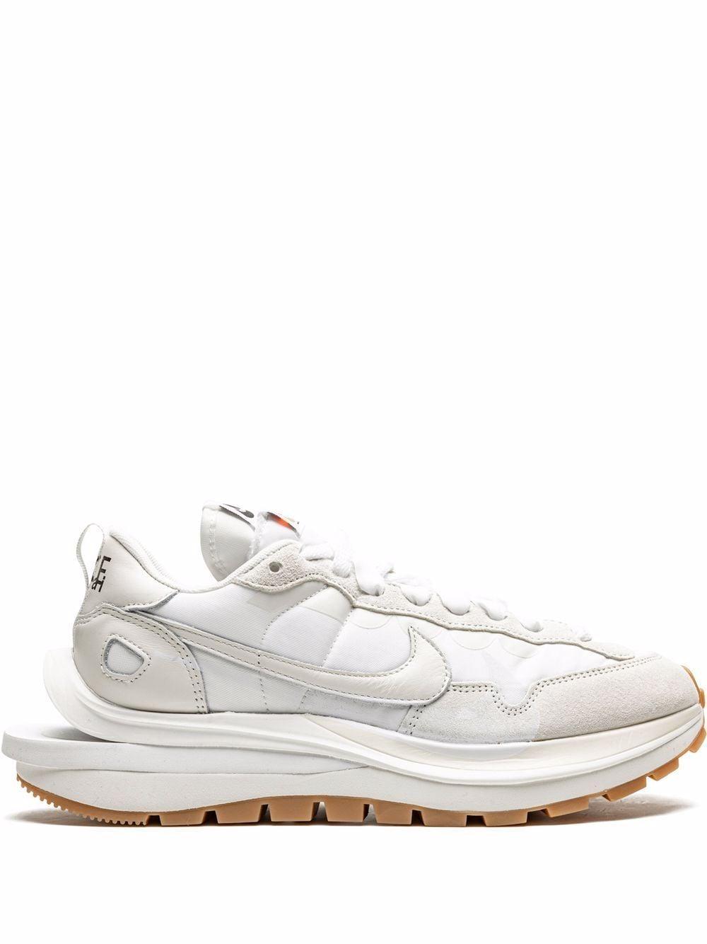 X Sacai Vaporwaffle Low-top Sneakers In White Product Image