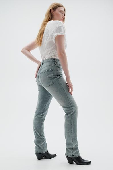 Curvy Fit Slim High Jeans Product Image