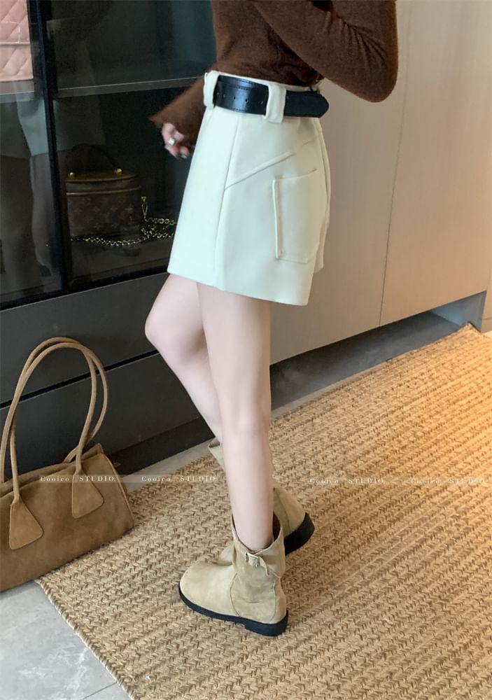 High-Waist Wool Shorts With Belt Product Image