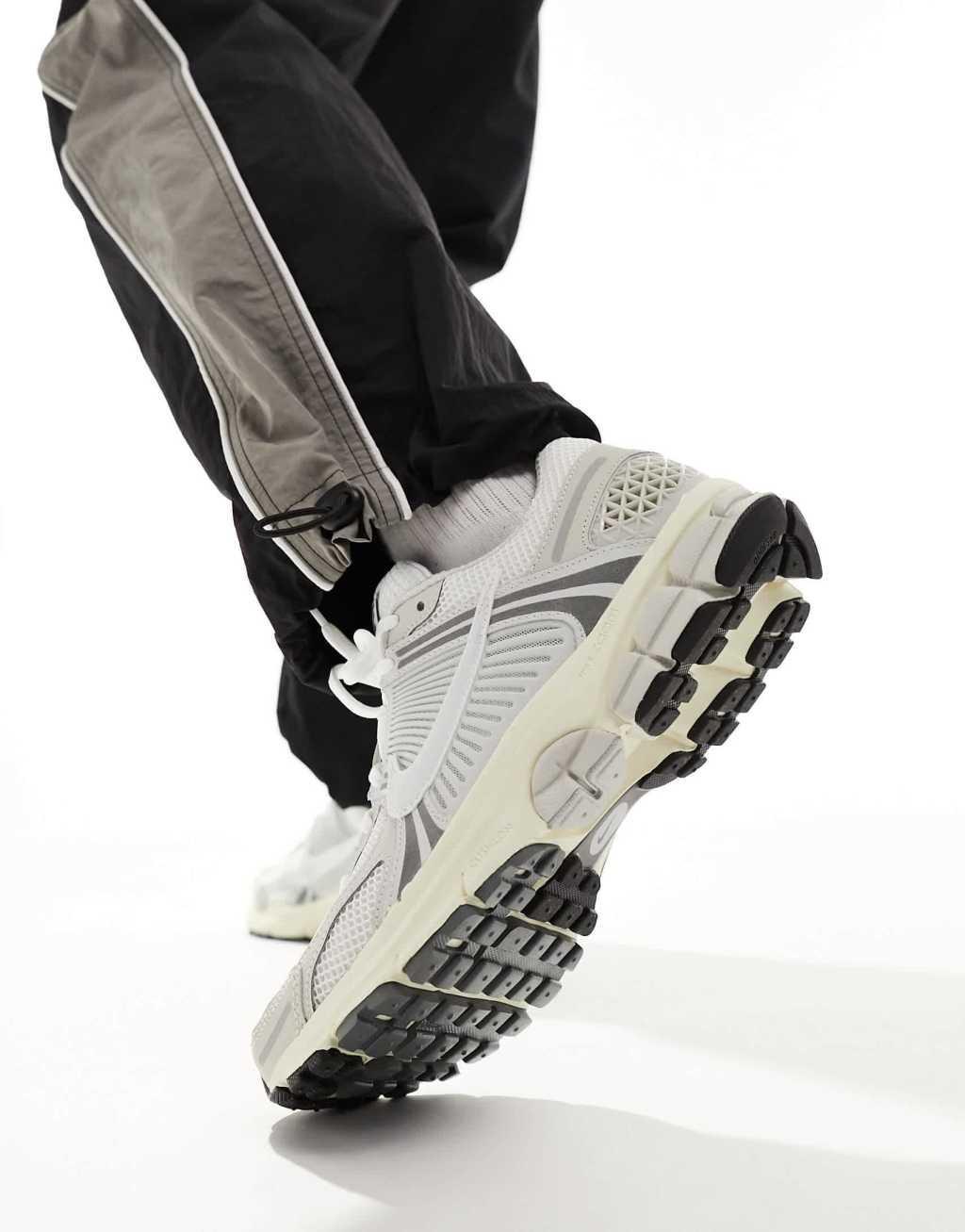 Nike Zoom Vomero 5 sneakers in white and gray Product Image