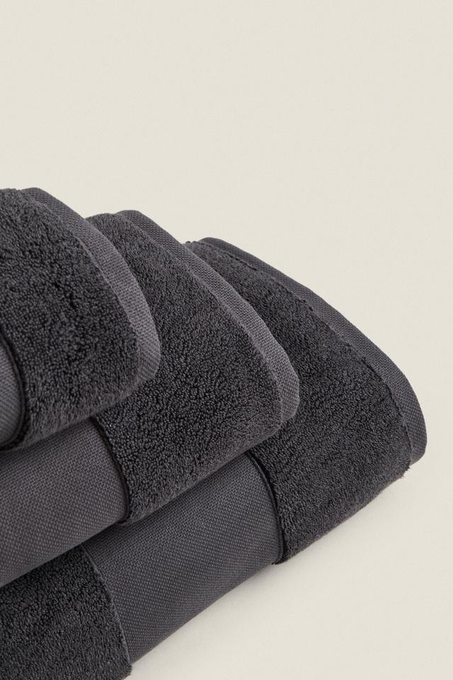 (800 GXM²) SOLID COTTON TOWEL Product Image