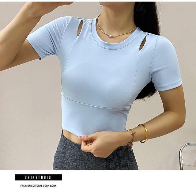 Short-Sleeve Crew Neck Plain Cutout Padded Crop Sports T-Shirt Product Image