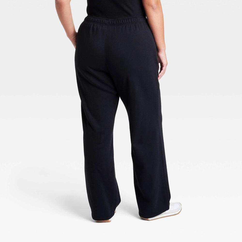 Women's Leisure Studio Mid-Rise Knit Straight Leg Sweatpants - Universal Thread™ Black 2X Product Image