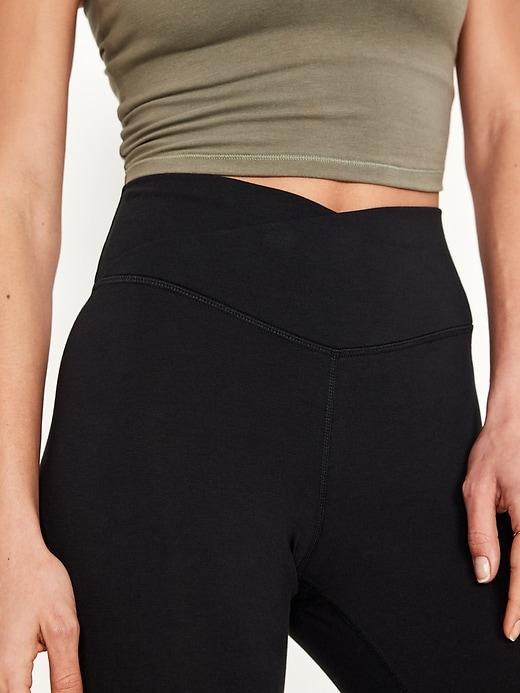 Extra High-Waisted PowerChill Crop Leggings Product Image