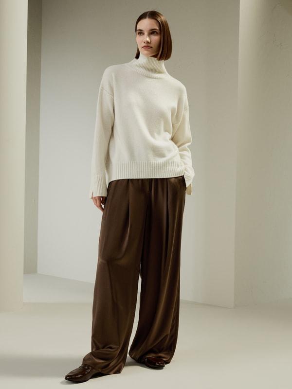 Turtleneck Relaxed-Fit Cashmere Sweater Product Image