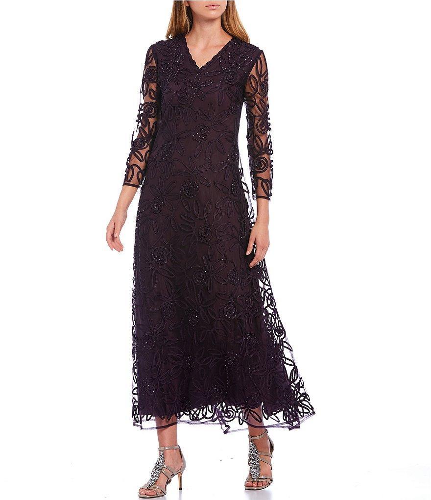 Soulmates Soutche Beaded Floral Lace V-Neck 3/4 Sleeve Waistless Gown Product Image