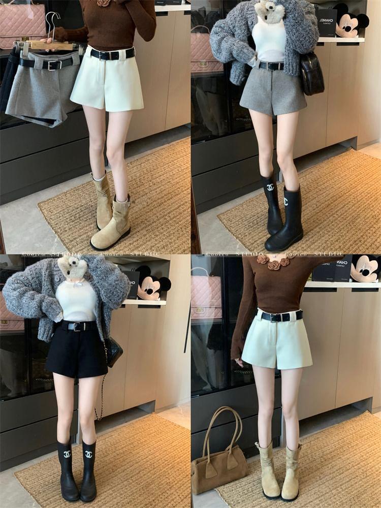 High-Waist Wool Shorts With Belt Product Image