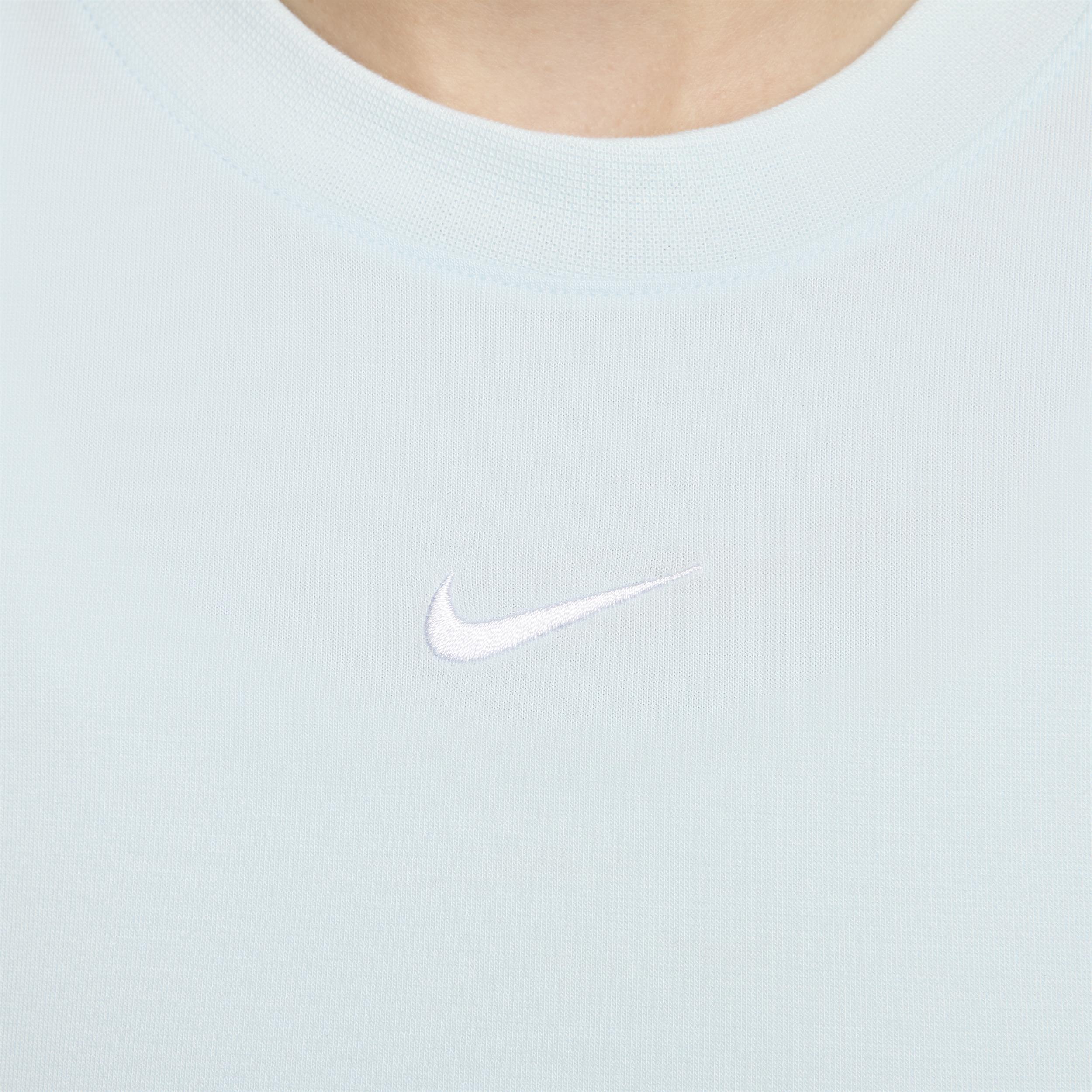 Women's Nike Sportswear Essential Slim Cropped T-Shirt Product Image