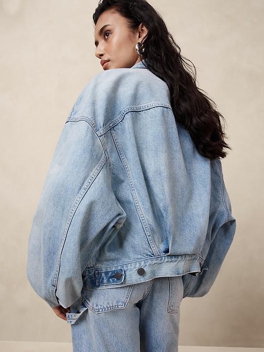 The 90s Denim Trucker Jacket Product Image