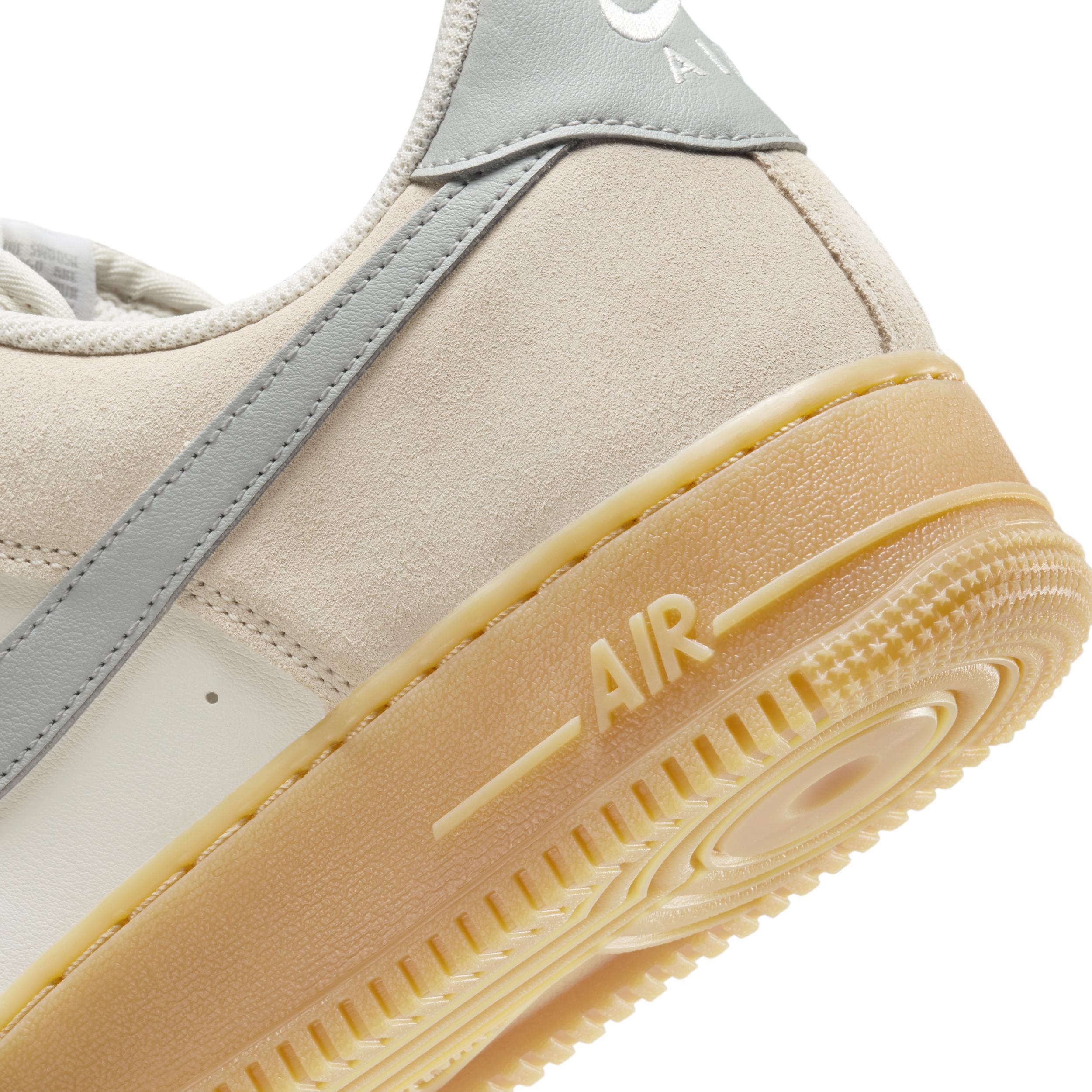 Nike Men's Air Force 1 '07 LV8 Shoes Product Image