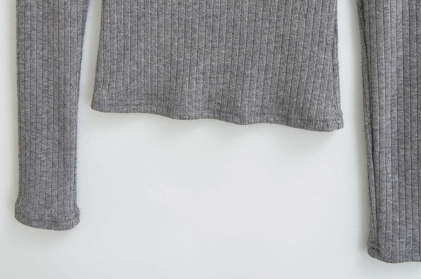 Long Sleeve Scoop Neck Plain Ribbed Cropped Top Product Image