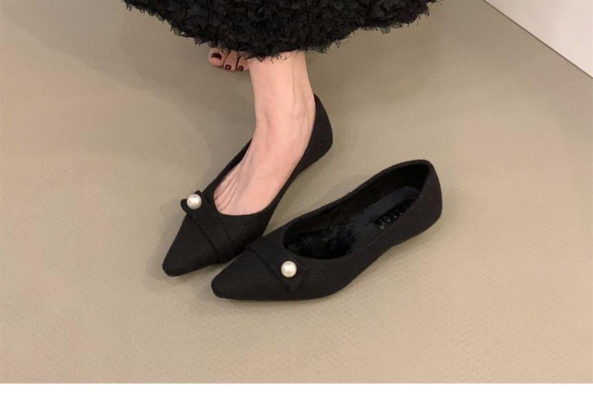 Low Heel Plain Faux Pearl Accent Pumps Product Image