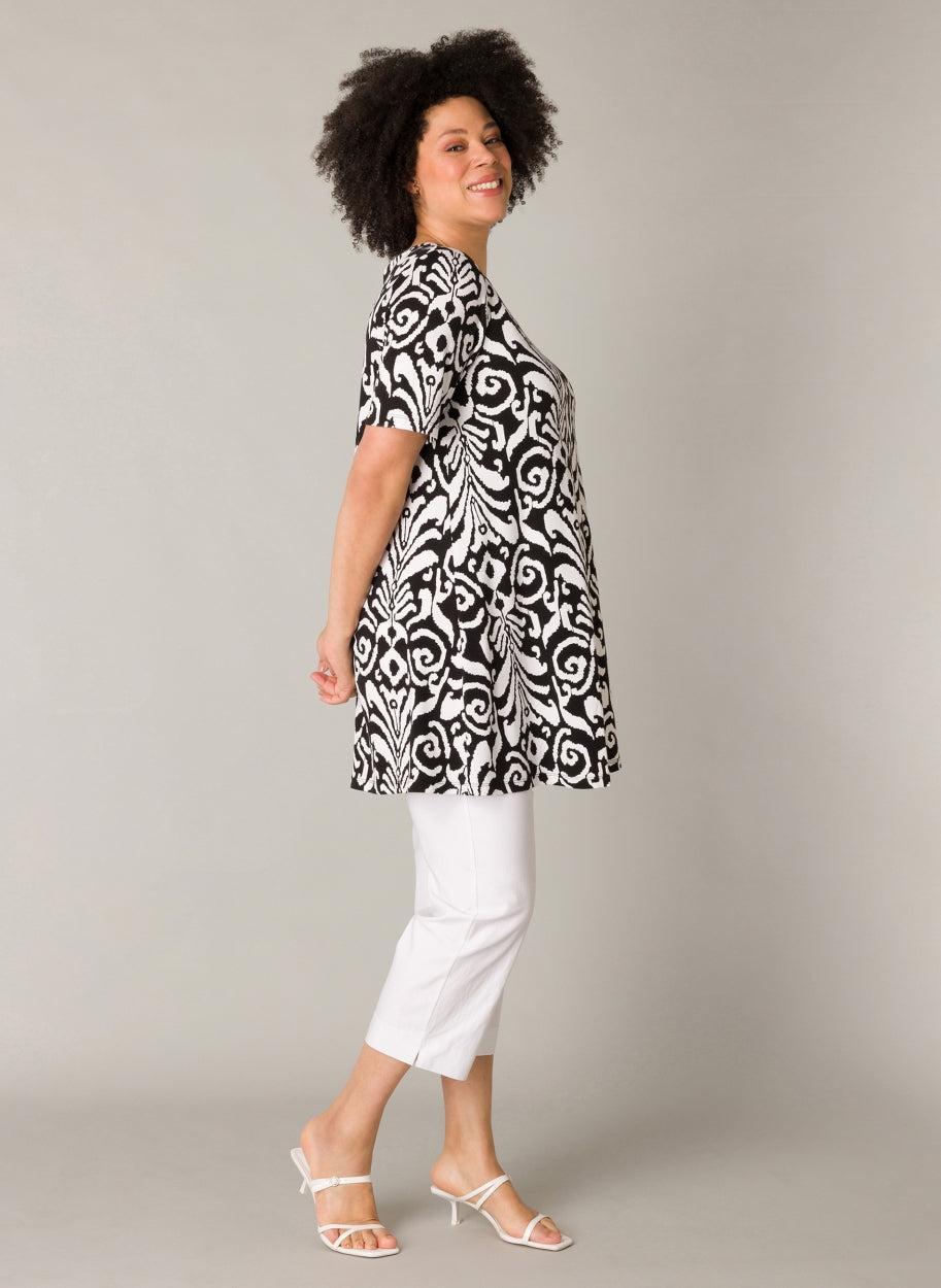 Yesta Anke Essential Black & White Tee/Tunic Product Image